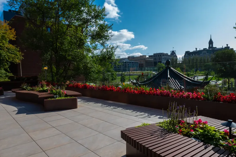 Terrace planters with a view over the garden and the city