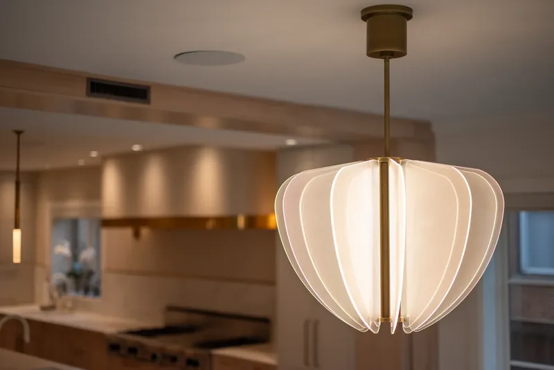 Sculptural white pendant in the kitchen breakfast area