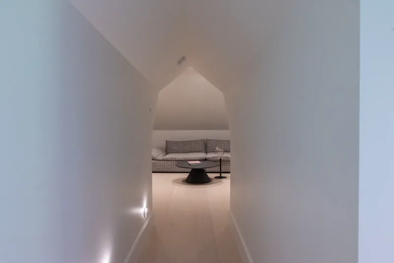 Dormer-shaped passage leading to an upper-floor lounge